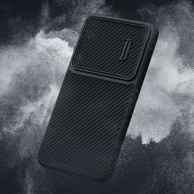 9. Nillkin Synthetic Fiber S Case etui Samsung Galaxy S23 pokrowiec osłona na aparat czarne