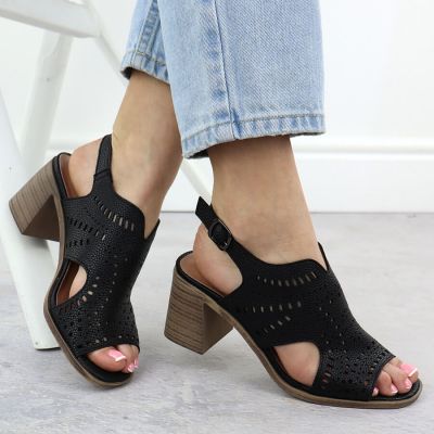 5. Sandały damskie na obcasie ażurowe czarne Jezzi 24125