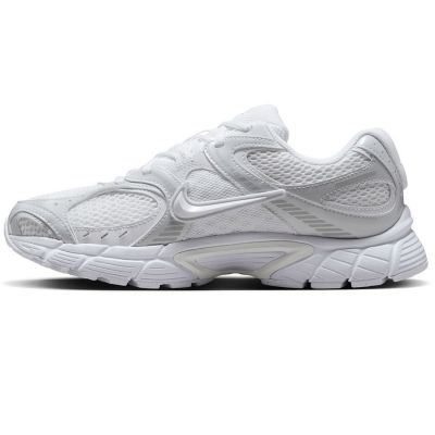 2. Buty Nike V5 RNR W HQ7901-101
