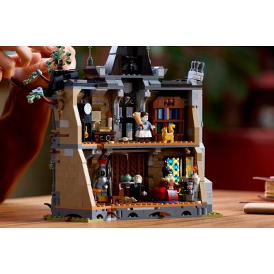 11. LEGO Icons 11383