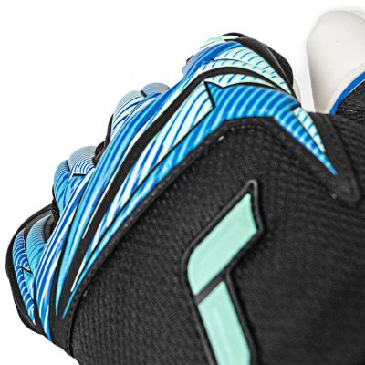 6. Rękawice bramkarskie Reusch Attrakt RE:GRIP NC czarno-niebieskie 5670535 7272