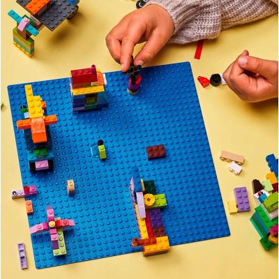5. LEGO Classic 11025 Niebieska płytka konstrukcyjna