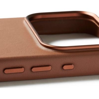 6. Etui skórzane do iPhone 17 Pro Tan Mujjo