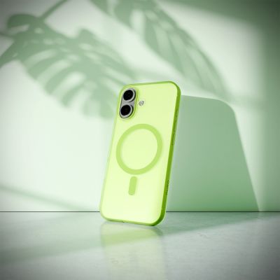 9. Etui silikonowe Puro Daylight kompatybilne z Magsafe na iPhone 17 - półprzezroczyste zielone