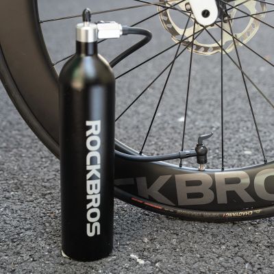 7. Zbiornik ciśnieniowy Rockbros do pompowania opon bezdętkowych tubeless 200 PSI 1.2l - czarny