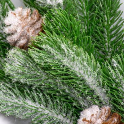 4. GAŁĄZKA DEKORACYJNA SOSNOWA Z JARZĘBINĄ I SZYSZKAMI 60CM