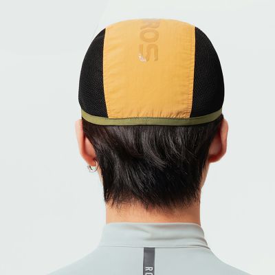 4. Czapka kolarska Rockbros rowerowa z daszkiem, pod kask - żółta