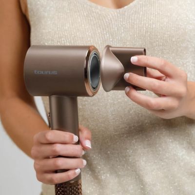 6. Suszarka z jonizacją Taurus Digital Force Protect Plus 1600W