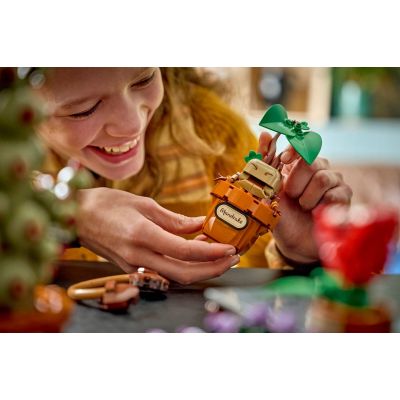 10. LEGO Harry Potter 76474 - Rośliny z lekcji zielarstwa w Hogwarcie