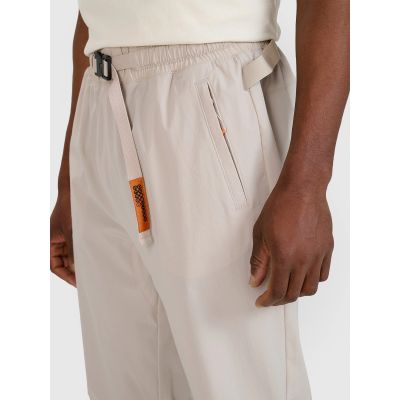 5. Spodnie casual męskie 4F 4FWSS25TTROM1001-83S