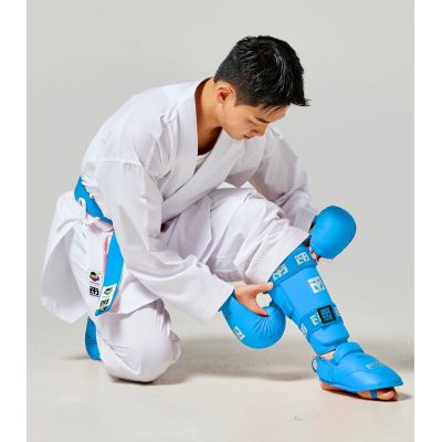 18. Ochraniacze piszczeli i stóp Karate WKF BLUE | MOOTO