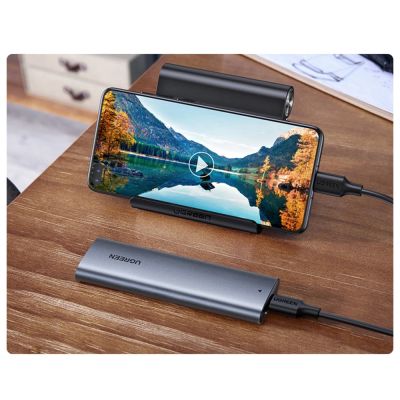 9. Ugreen kieszeń na dysk obudowa dysku twardego M.2 B-Key SATA 3.0 5Gbps szary + kabel USB Typ C (CM400)