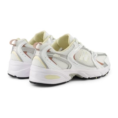 16. Buty New Balance MR530SGA