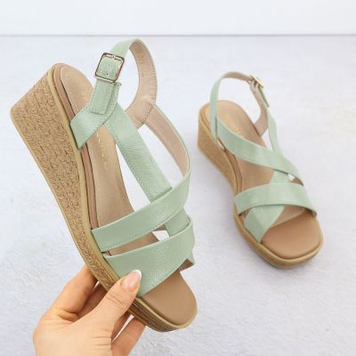 2. Sandały damskie na koturnie lakierowane zielone Sergio Leone SK298