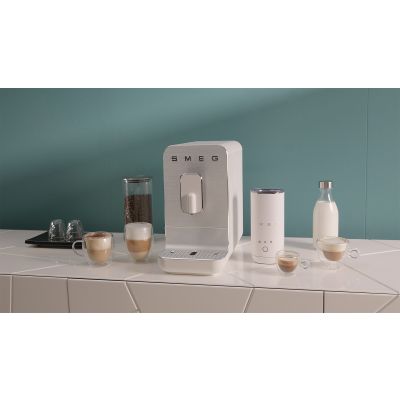 29. Smeg BCC11WHMEU ekspres do kawy Pełna automatyka Ekspres do espresso 1,4 l