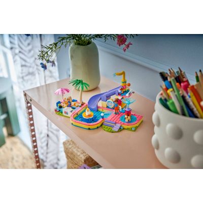 10. LEGO Friends 42676 - Frajda w parku wodnym