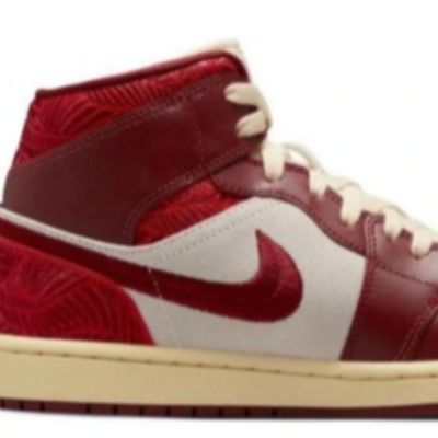 3. Buty Air Jordan 1 Mid SE Czerwone - DZ2820-601