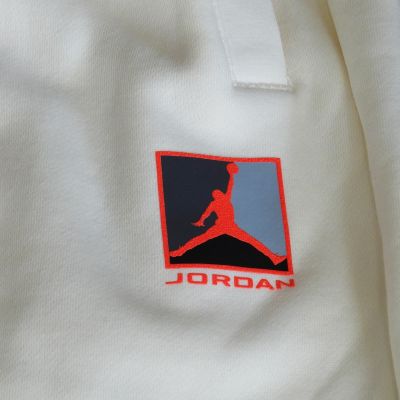 6. Spodnie dresowe dresy Air Jordan Brooklyn Fleece Graphic Pants - HV0546-110
