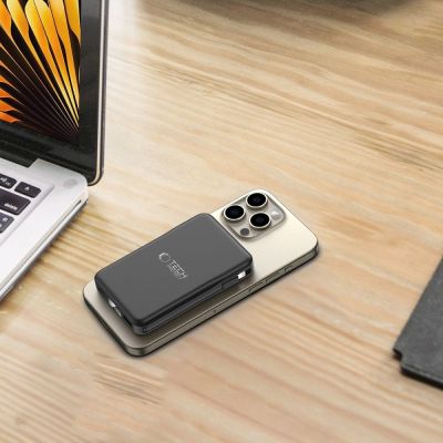 6. Powerbank Tech-Protect LifeMag PB31 z MagSafe 10000mAh 15W USB-C / USB-A / wbudowane kable USB-C / Lightning - czarny