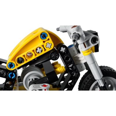 8. LEGO Technic 42225 - Żółty motocykl