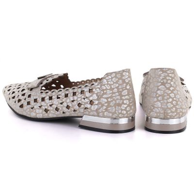 4. Skórzane półbuty damskie ażurowe taupe Vinceza 99205