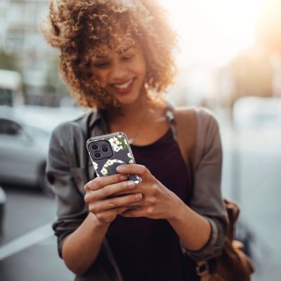 3. Etui Tech-Protect MagMood MagSafe na iPhone 15 Pro Max - stokrotki z liśćmi