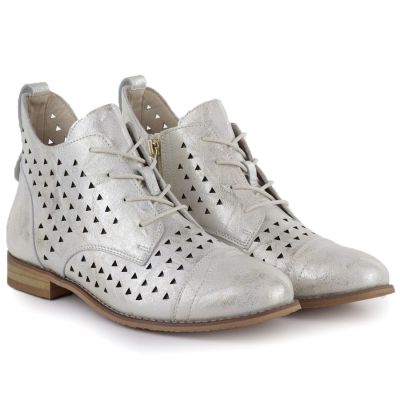 4. Workery platformy z ozdobą Potocki W WOL106B białe