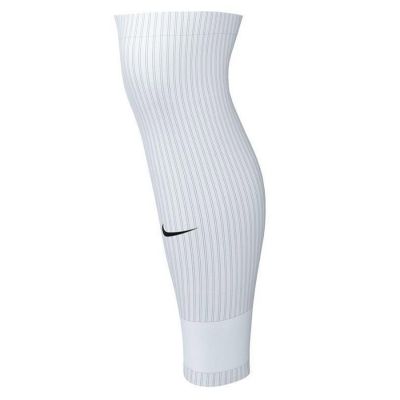 2. Getry Nike Strike FQ8282-100