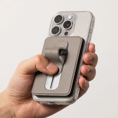 8. Etui Ringke Wallet Slide Grip MagSafe - czarne