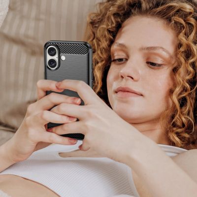 8. Etui silikonowe Carbon Case do iPhone 16 - czarne