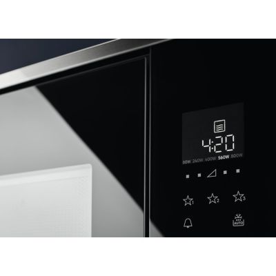 3. Kuchenka mikrofalowa Electrolux LMS2203EMK (700W; 20l; kolor czarno-srebrny)