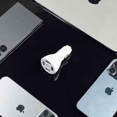 10. Ładowarka samochodowa Wozinsky WCCAW 50W 4x USB-A QC - biała