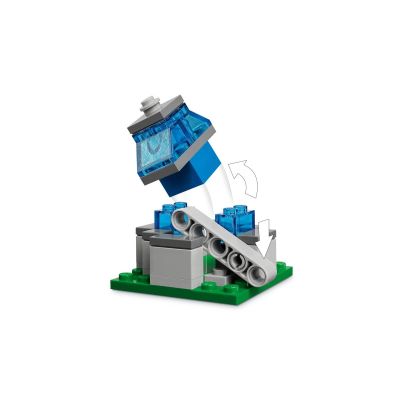 18. LEGO Minecraft 21273 Atak balonowego Ghasta na wioskę (WYPRZEDAŻ)