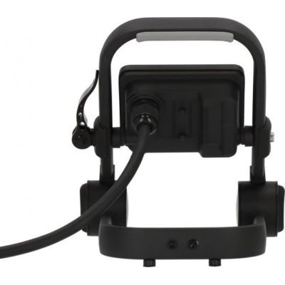 5. Mobilny reflektor LED Brennenstuhl JARO 1060 M