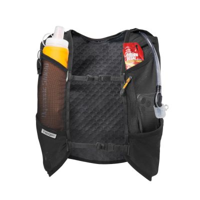 3. Kamizelka do biegania Spigen A721 Dynamic Shield L-XL z butelką soft flask 500 ml - czarna