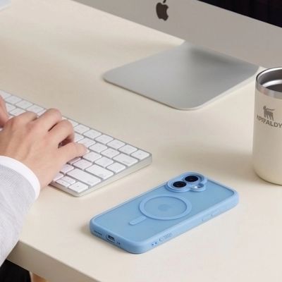 8. Etui Tech-Protect MagPeak MagSafe CC na iPhone 17 - niebieskie matowe