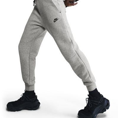 2. Spodnie damskie Nike Sportswear Tech Fleece HV6779-063