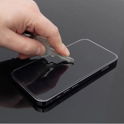 4. Szkło prywatyzujące z filtrem Anti Spy do iPhone 15 Pro Wozinsky Privacy Glass - czarne