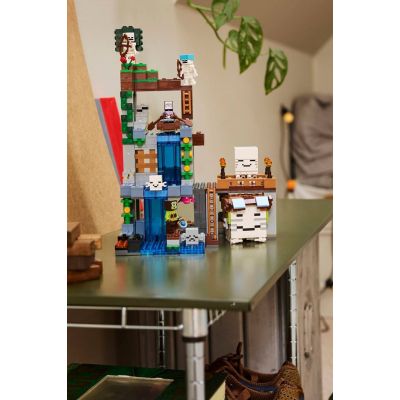 7. LEGO Minecraft 21597 - Stacja Ghasta