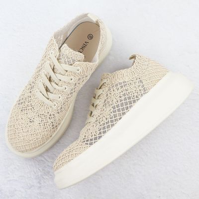 4. Półbuty damskie na platformie koronkowe beżowe Vinceza 17371