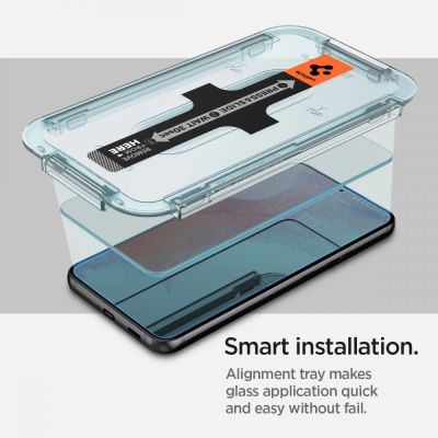 8. Szkło hartowane Spigen Glas.tR EZ Fit na Samsung Galaxy S22 - 2 szt.
