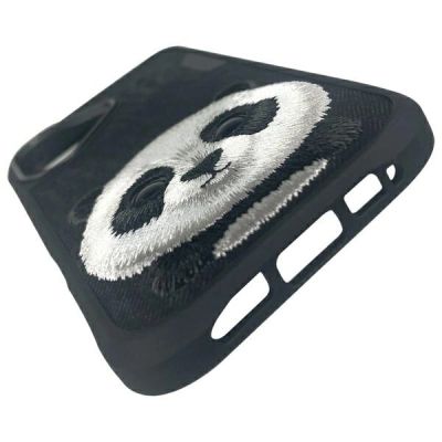 8. Etui Nimmy Big Eyed Pet 2.0 Panda na iPhone 16 - czarne