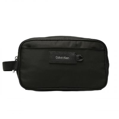 4. Kosmetyczka Calvin Klein CK Elevated Washbag K50K509968
