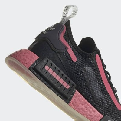 7. Buty sneakersy damskie Adidas NMD R1 Spectoo NASA Core Black (W) - FZ3207