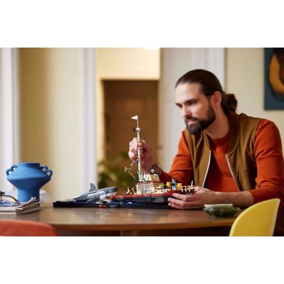 34. LEGO Ideas 21350 Szczęki