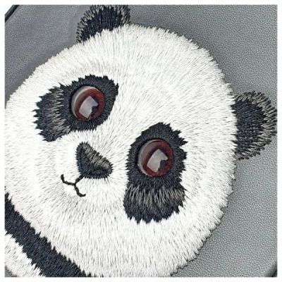 6. Torebka Nimmy Big Eyed Pet 2.0 Panda na telefon - czarna