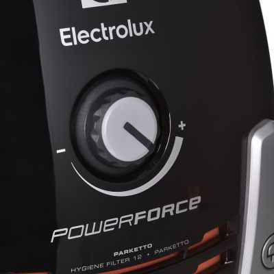 13. Odkurzacz ELECTROLUX EPF63EB-S