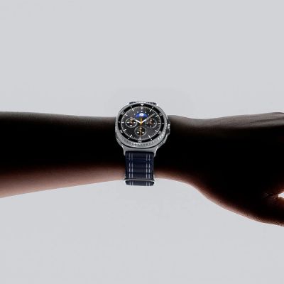 12. Pasek Spigen WBF0 na Samsung Galaxy Watch 40 / 44 / 46 mm - szary