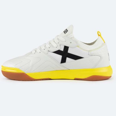 5. Buty piłkarskie Munich Gresca 2.0 IN M 3003006