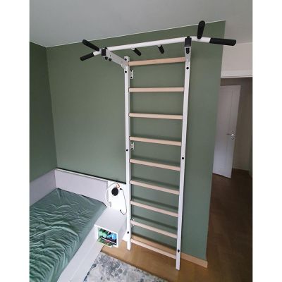 4. DRABINKA GIMNASTYCZNA DREWNIANO METALOWA Z METALOWYM DRĄŻKIEM BENCHK 721W